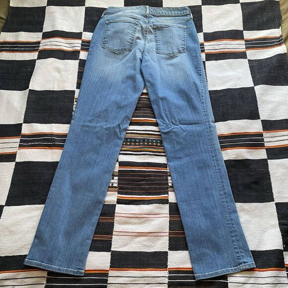 NWT Eddie Bauer Stay Shape Slightly Curvy Straight Denim Jeans. Size 8. - Picture 3 of 12